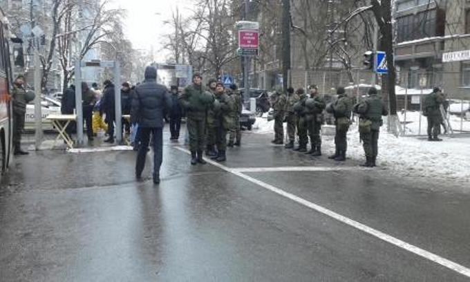 Протести в Києві проходять без провокацій